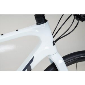 2026 fastroadadvar1a white 9 600x600 1